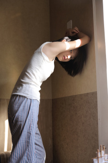 年轻漂亮少妇私密精油按摩保养