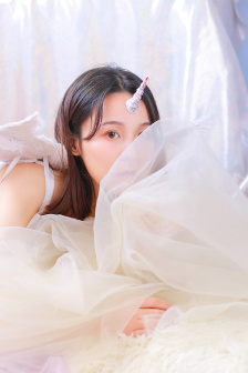 奶头一吃一个摸一个